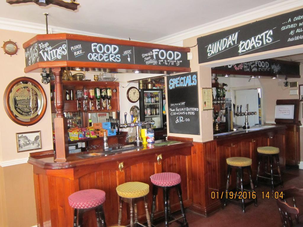 Queen Mary Inn Пул Екстер'єр фото